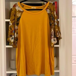 Gold & Mustard floral sleeved top Size 2x